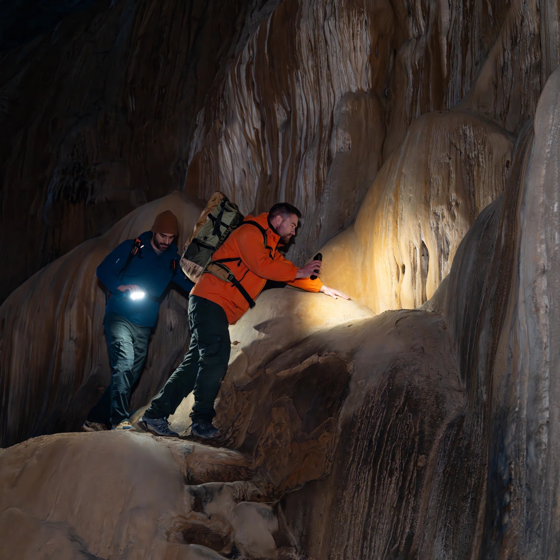 Oukitel WP100Titan 5G Rugged Phone 6.8-inch 120Hz 33000mAh Camping Light Big Mobile Projection Function (16GB+512GB NFC)