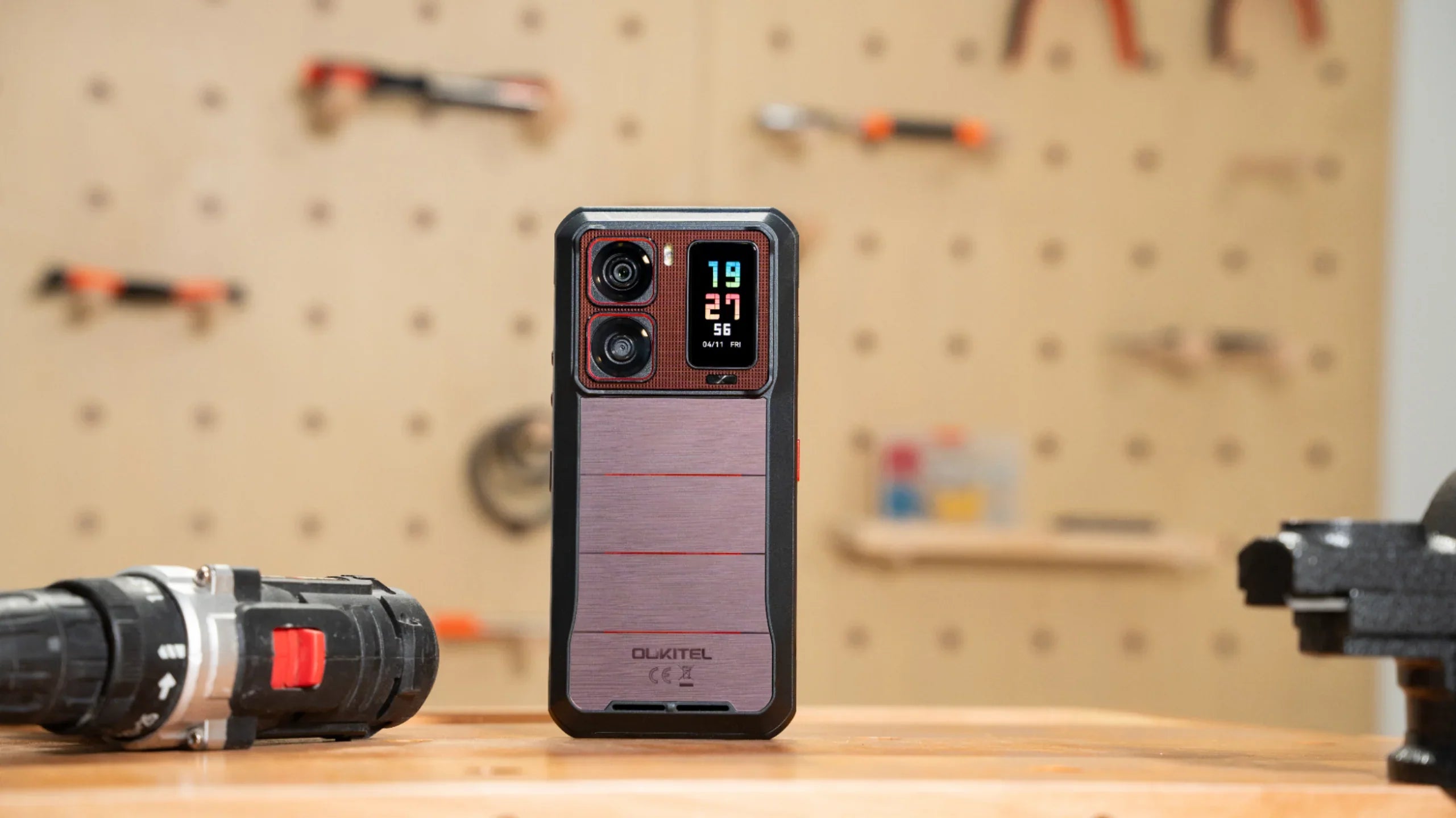 What is Reverse Charging in Phones and Why It’s a Safer Option Than Powe article cover image